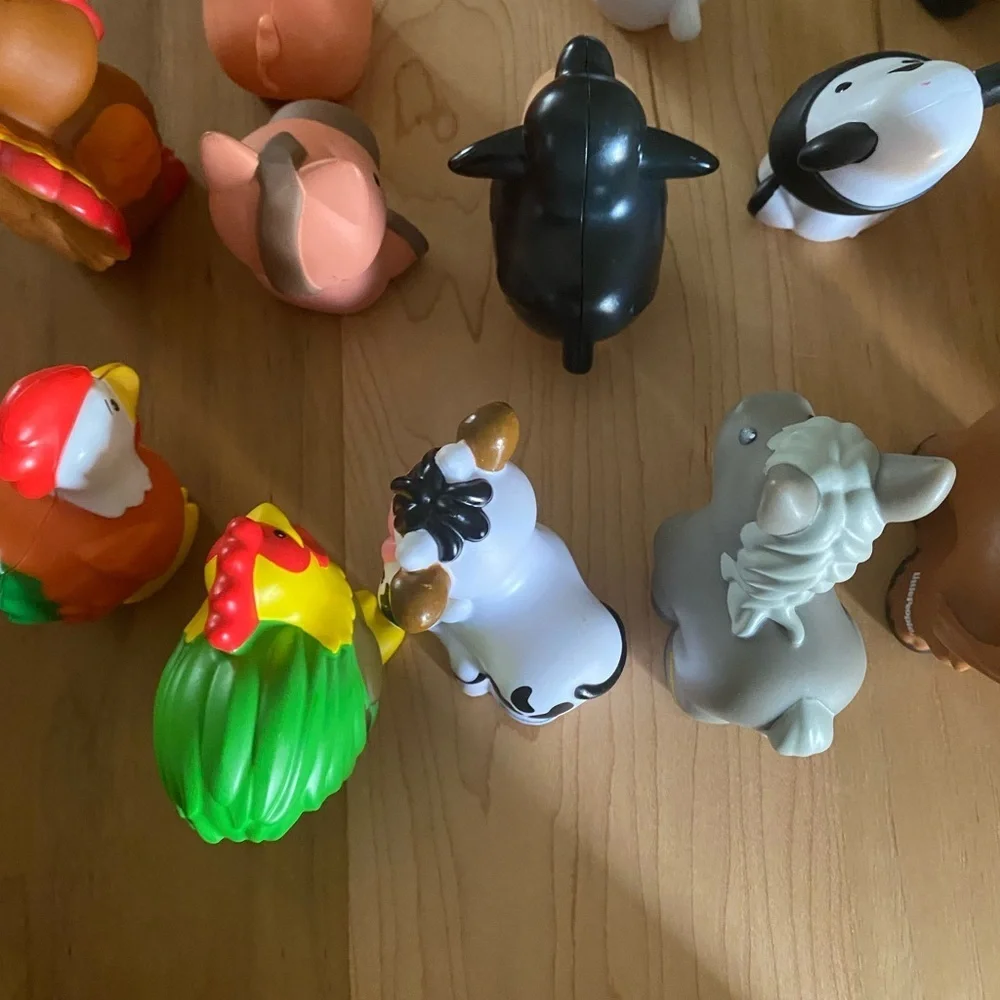Fisher-Price Little People 14 Piece Set 2 Peekaboo Farm Animals Kids Play Set